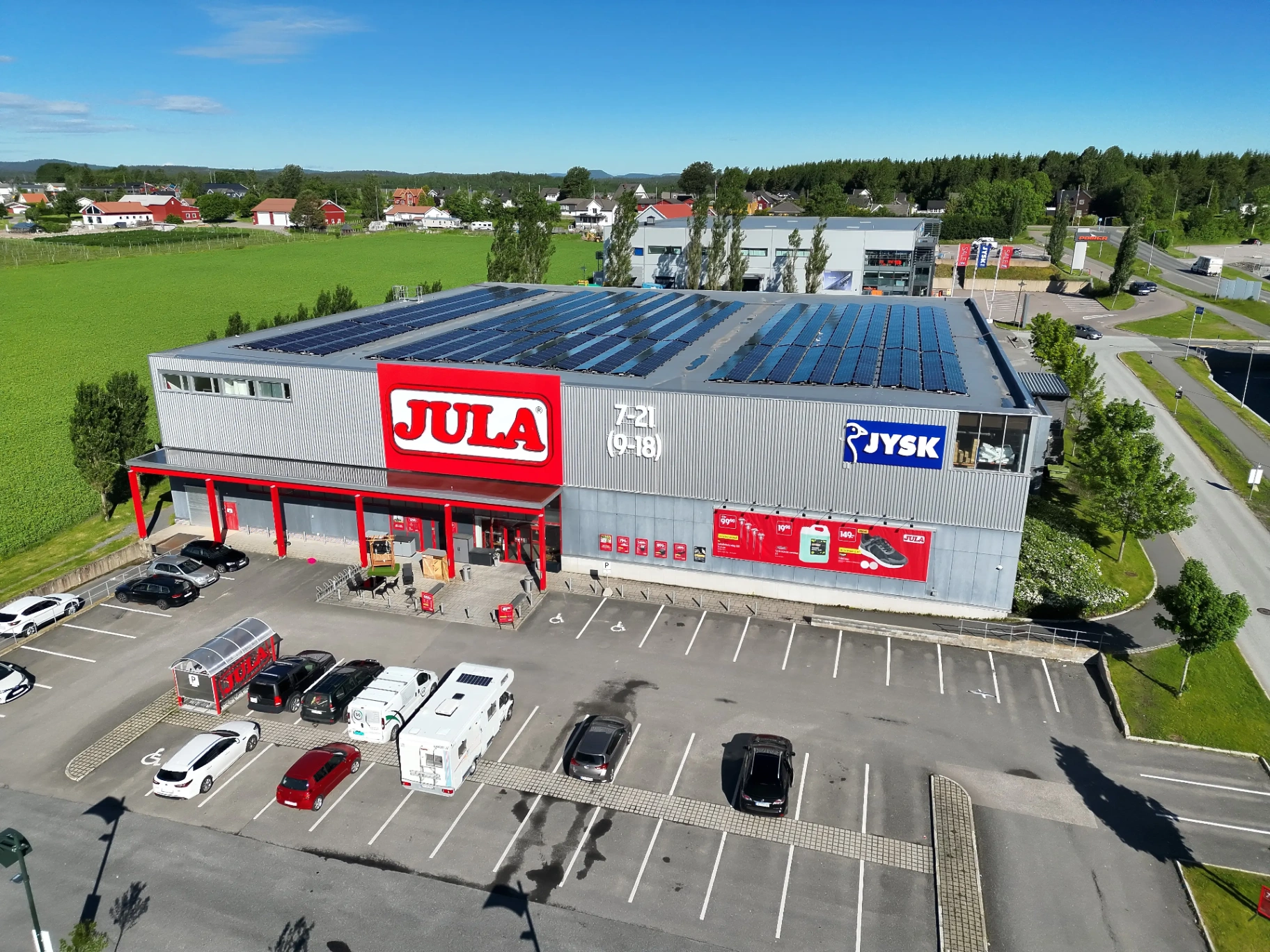 Pindsle Næring — Jula og Jysk i big-box-bygget med solceller på taket